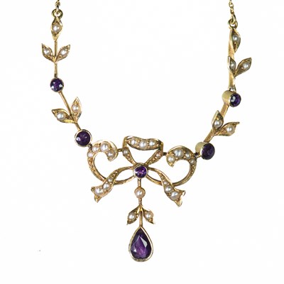 Lot 2430 - MURRLE BENNETT & CO - AN EARLY 20TH CENTURY AMETHYST AND SEED PEARL PENDANT NECKLACE