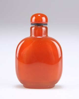 Lot 643 - A CHINESE AGATE SNUFF BOTTLE