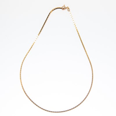 Lot 848 - A 9 CARAT GOLD BOX LINK CHAIN NECKLACE