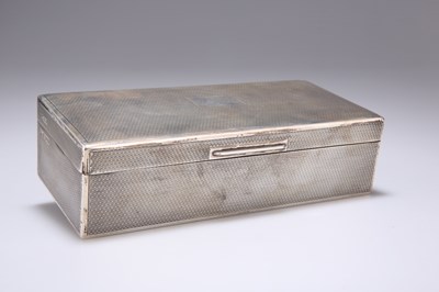 Lot 261 - A GEORGE V SILVER CIGARETTE BOX