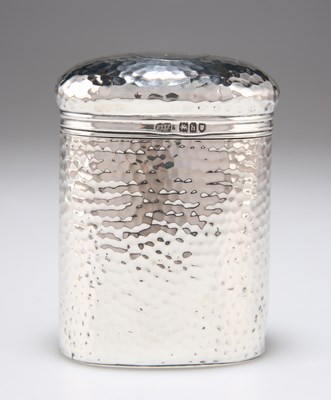 Lot 212 - AN EDWARDIAN SILVER TABLE JAR AND COVER