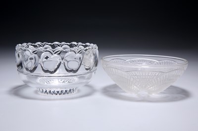 Lot 526 - RENÉ LALIQUE (FRENCH, 1860-1945), A 'COQUILLES' BOWL, AND A TIFFANY & CO GLASS BOWL