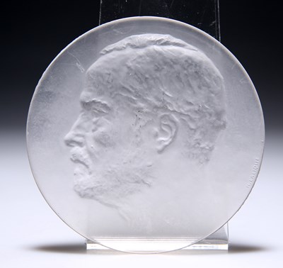 Lot 527 - RENÉ LALIQUE (FRENCH, 1860-1945), A 'LOUIS PASTEUR' PORTRAIT MEDALLION