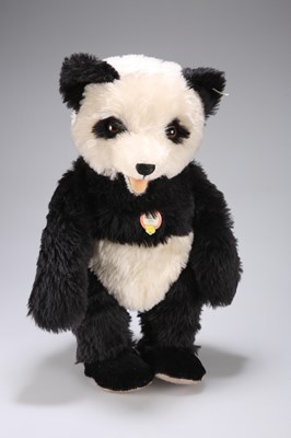 Lot 940 - A STEIFF LIMITED EDITION REPLICA 1995 OF THE PANDA BEAR 1951