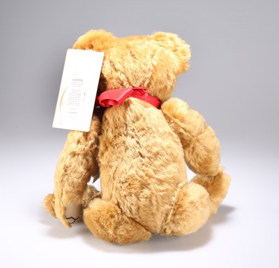 Lot 936 - A MERRYTHOUGHT LIMITED EDITION "CHUMMY" REPLICA BEAR