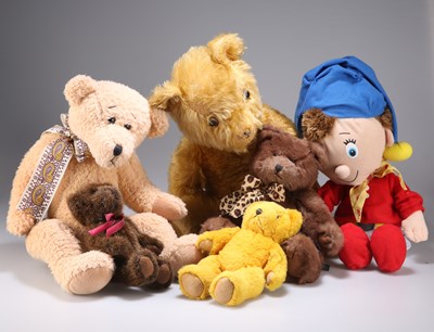 Lot 941 - A GROUP OF 20TH CENTURY TEDDY BEARS AND SOFT TOYS