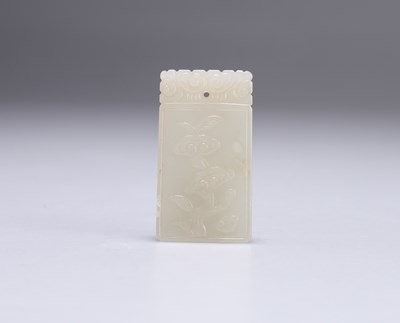 Lot 639 - A CHINESE JADE PENDANT PLAQUE