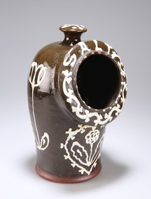 Lot 38 - A SLIP-DECORATED SALT-GLAZED SALT PIG