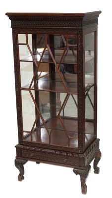 Lot 1173 - A LATE VICTORIAN CHIPPENDALE STYLE VITRINE, CIRCA 1890