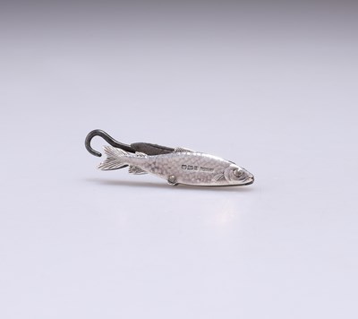 Lot 257 - AN EDWARDIAN SILVER-MOUNTED NOVELTY FISH-FORM TRAVELLING KNIFE