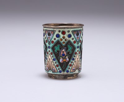 Lot 54 - A RUSSIAN SILVER AND ENAMEL SMALL BEAKER CUP