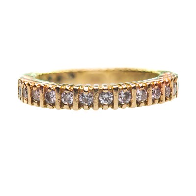 Lot 886 - A DIAMOND ETERNITY RING