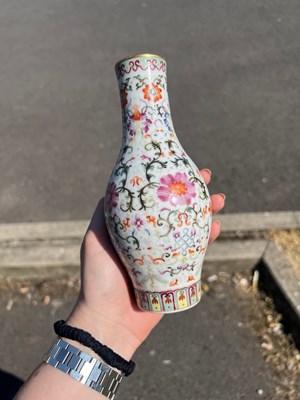 Lot 129 - A CHINESE FAMILLE ROSE VASE