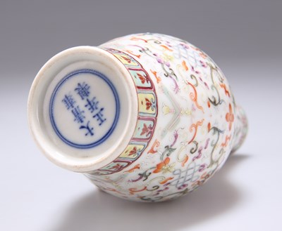 Lot 129 - A CHINESE FAMILLE ROSE VASE
