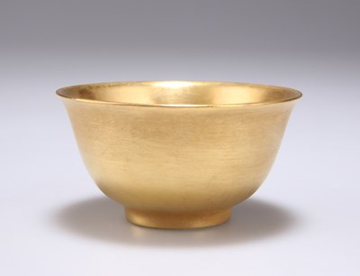 Lot 604 - A CHINESE FAUX GOLD BOWL