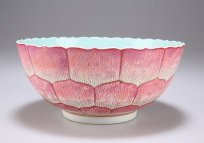 Lot 616 - A CHINESE "LOTUS" BOWL