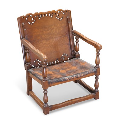 Lot 1400 - AN EARLY 20TH CENTURY OAK MONK'S CHAIR