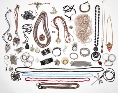 Lot 1744 - A QUANTITY OF COSTUME JEWELLERY